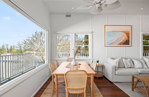 Yamba House | SunDayz Beautiful spacious pet friendly home next to the ocean.