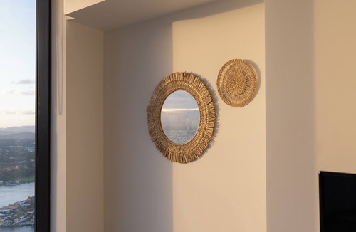 Gold Coast Apartment | Sunset Boulevard - Sky High Apt on Ocean Meirton