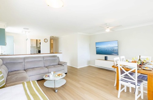 Nelson Bay Apartment | Sunset Towers 8, 25 Donald St - heart of town with water views