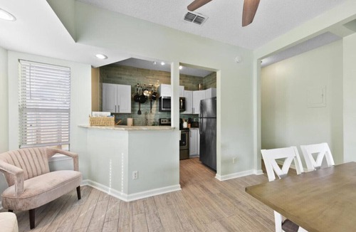 Jacksonville Beach Villa | Sunshine House|1 Blk to Beach|Close to Mayo