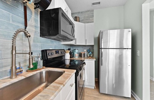 Jacksonville Beach Villa | Sunshine House|1 Blk to Beach|Close to Mayo