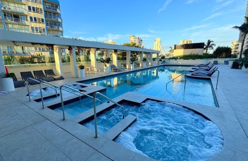 Surfers Paradise Apartment | Surfers Beachside Luxury - Stunning Panoramic View