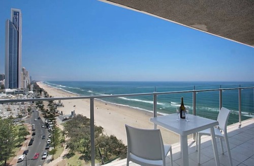Gold Coast Hotel | Surfers Paradise Beachfront 1 Bedroom Serviced Apartment
