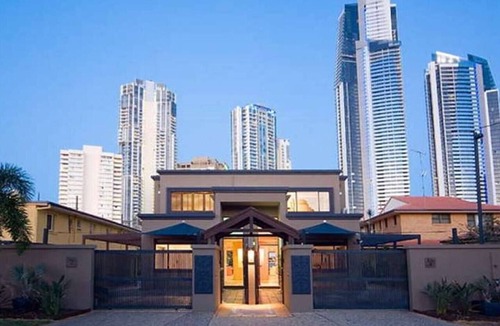 Surfers Paradise Villa | Surfers Reflections Amazing views from your spa!