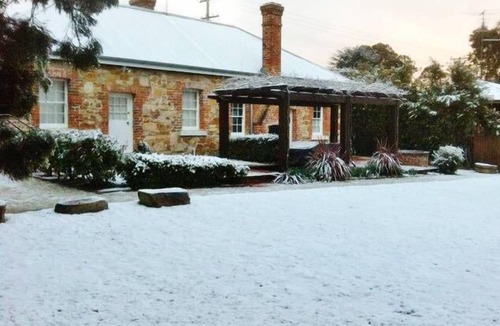 Tenterfield Cottage | TENTERFIELD ACCOMMODATION’s“Red Rose Cottage”