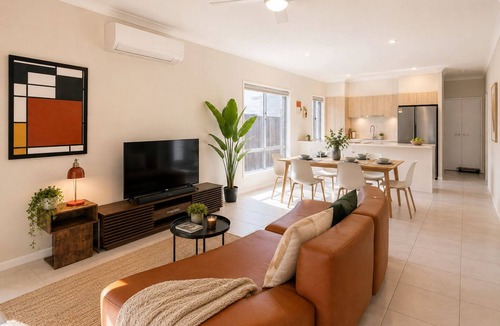 Loganlea House | The Bauhaus House - Chic 4B2B Family Home