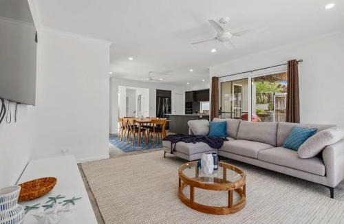 Casuarina House | The Beachside Sanctuary -500m from Beach with Pool & Heated Spa