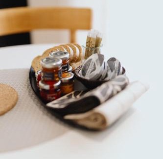 Komotini Apartment | The Black & White - Svolio Hospitality