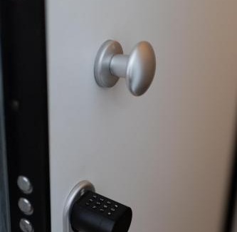 Komotini Apartment | The Black & White - Svolio Hospitality