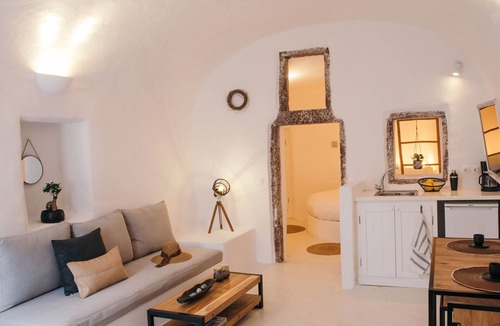 Finikia Villa | The Cave Complex | A Terre Cave Villas