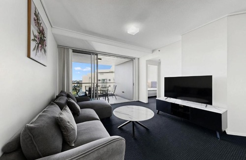 Brisbane Central Business District Apartment | The Gilded Gallery I Art-Inspired Luxe Retreat