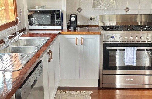 Wyberba Ski Chalet | The Haven with a Loft full house 2 bedrooms ideal for tranquil getaways