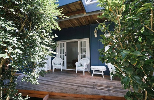 Pottsville House | The Holiday House - park and walk everywhere!