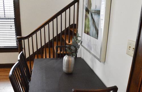 Clintonville Apartment | The House Hotels - Clintonville Crestview- Beautiful 3 Bedrooms - 5 Minutes to OSU ❤️🤍❤️