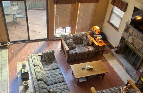 Lake Harmony Estates House | The Knotty Pines Charming 3-bedroom house with AC and WiFi in Lake Harmony