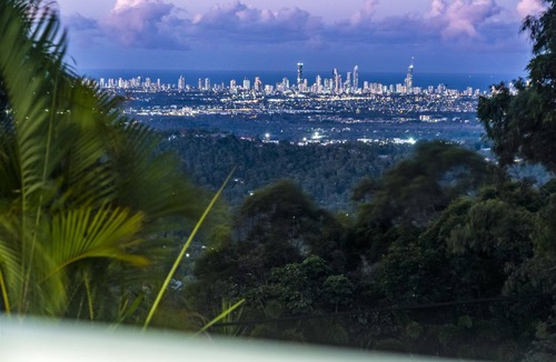 Tallai House | The Panorama Retreat Sleeps 23 14 Beds