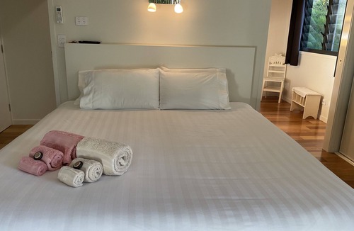 Wooloweyah Bed & Breakfast | The Pippi Room at Coast Wattle House