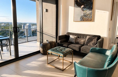 South Brisbane Apartment | The Sunset Perch | Panoramic River Escape