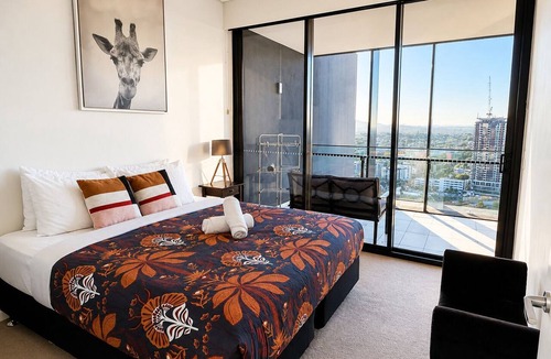 South Brisbane Apartment | The Sunset Perch | Panoramic River Escape