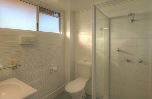 Stanthorpe Hotel | The Vines Motel and Cottages