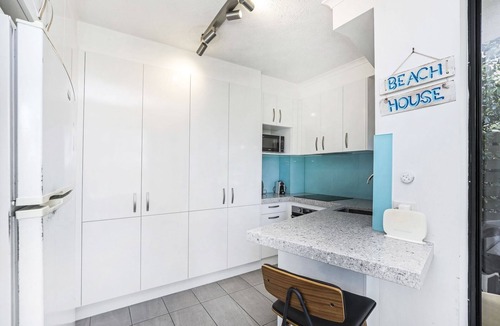 Point Lookout Apartment | This ground floor apartment sits right at Cylinder Beach