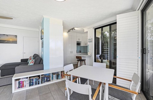Point Lookout Apartment | This ground floor apartment sits right at Cylinder Beach