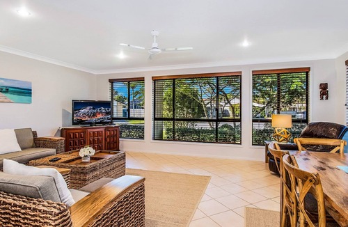 North Creek Apartment | This property has light, bright and airy rooms freshly renovated and decorated.