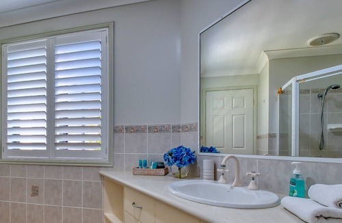 North Creek Apartment | This property has light, bright and airy rooms freshly renovated and decorated.