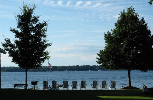 Frontenac Cottage | Thousand Islands camp on the St. Lawrence River, Boat docking included.