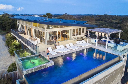Teven Villa | TIDES - BYRON HINTERLAND 8 BEDROOM VILLA MAGIC VIEWS
