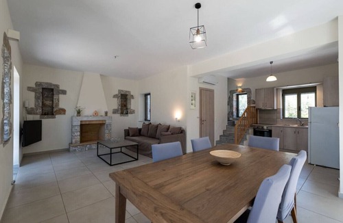 Lefktron Villa | Torri di Pietra Uno Mani Stoupa