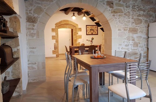 Pemonia Villa | Traditional Villa in fres