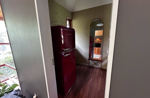 Princeville Cottage | Tree Top Suite- Beautiful walk to Hanalei Bay