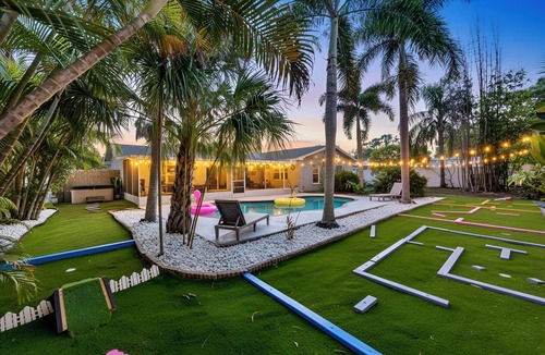 Sarasota Springs House | Tropical Family Retreat with Heated Pool, Jacuzzi, Mini Golf
