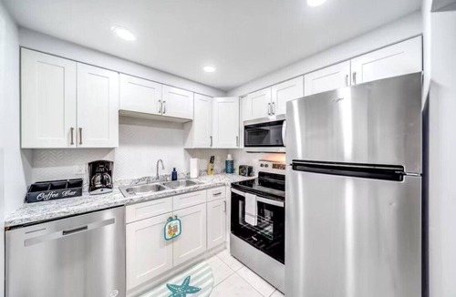 Coral Ridge Apartment | Tropical Paradise + POOL & PATIO