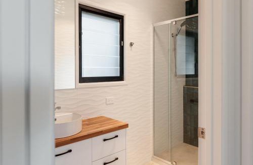Rathdowney House | Tuckeroo Cottages - Rosella Cottage