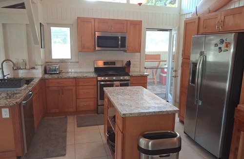 Pahoa House | Two bedroom, two bath and separate cottage with king full bath at orchid farm.