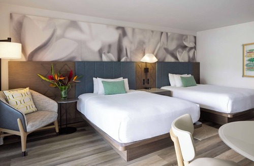 Lihue Hotel | Unforgettable Getaway on Kaua'i's Hidden Gem! Garden View Room w/Balcony! Pool!