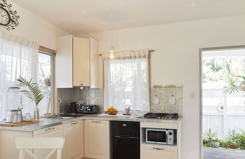 Suffolk Park Cottage | Unwind by the Beach: Escape to our Laid-Back Cottage near Byron