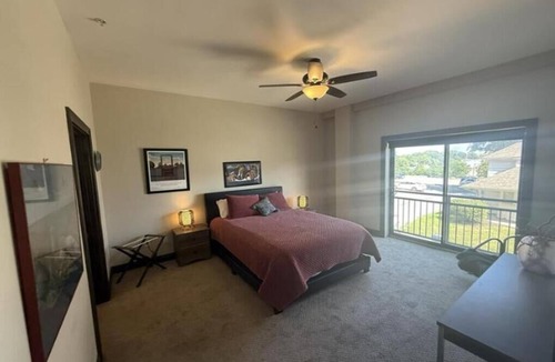 Columbia Condo | Upscale 2-bedroom luxury loft in vibrant downtown Columbia, MO, in The District