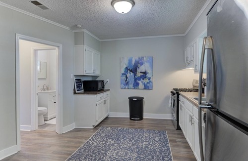 Uptown House | Uptown Chic- 2bd/1.5ba by St Jude/Medical District/Downtown