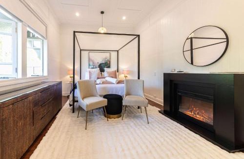 Newtown House | Urban Getaway Whole Home 6BR 5BA, Sauna, Ipswich