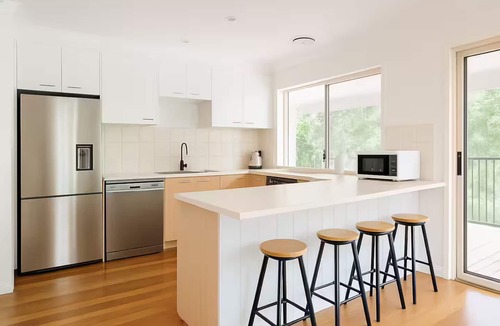Currumbin Valley House | Valley Vista Pool House – Private Poolside Retreat