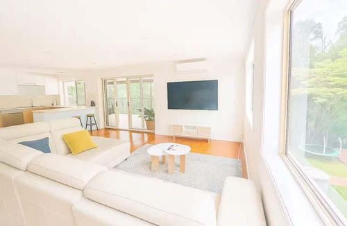 Currumbin Valley House | Valley Vista Pool House – Private Poolside Retreat