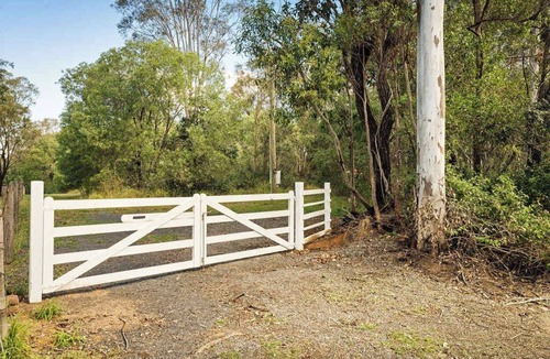 Tamborine House | Van Demears Escapes 1 by Tiny Away