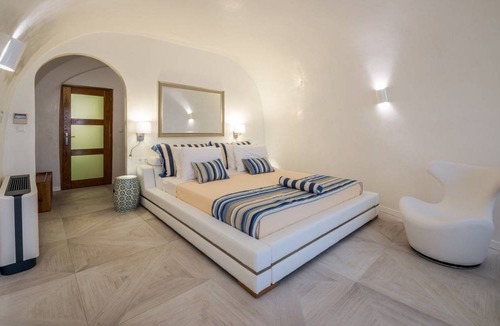Oia Villa | Villa ∙ 2 bedrooms ∙ 4 guests