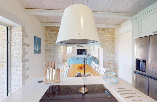 Plaka Villa | Villa Lumidana Charming Stone house in Almyrida
