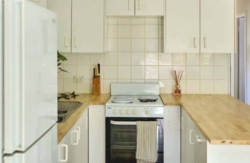 Labrador House | Vintage Coastal House | Fenced Pet-Friendly Yard