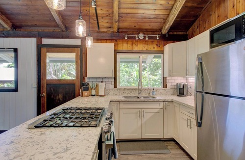 Kehena Beach Estates House | Vintage Hawaii Home 1 Minute Walk To Kehena Beach