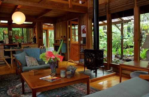 Volcano Bed & Breakfast | Volcano Rainforest Retreat